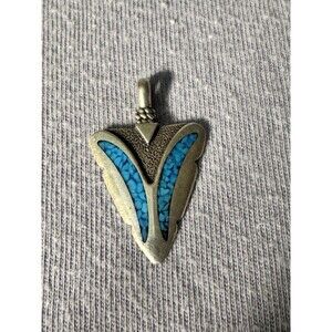 Vintage TURQUOISE Chip Inlay Sterling Silver ARROWHEAD Pendant/Charm NECKLACE